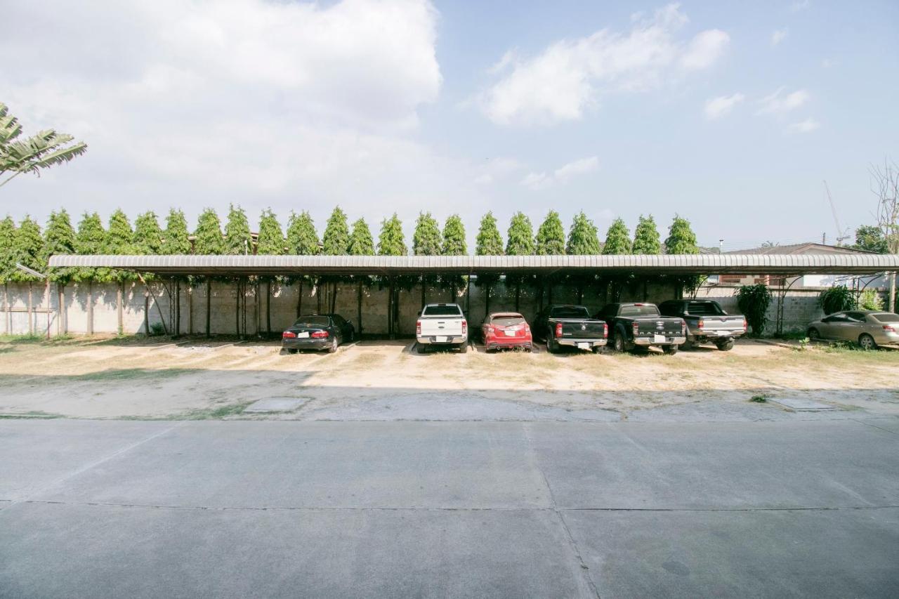 Oyo 75387 4 Men Court Nong Prue Exterior foto